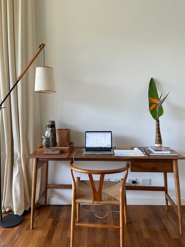 Room equipped for the work of a digital nomad